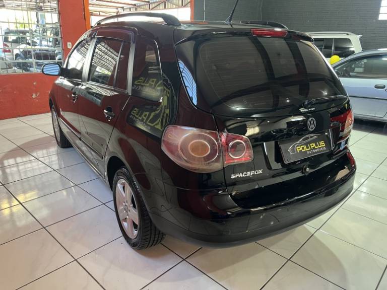 VOLKSWAGEN - SPACEFOX - 2009/2010 - Preta - R$ 36.900,00
