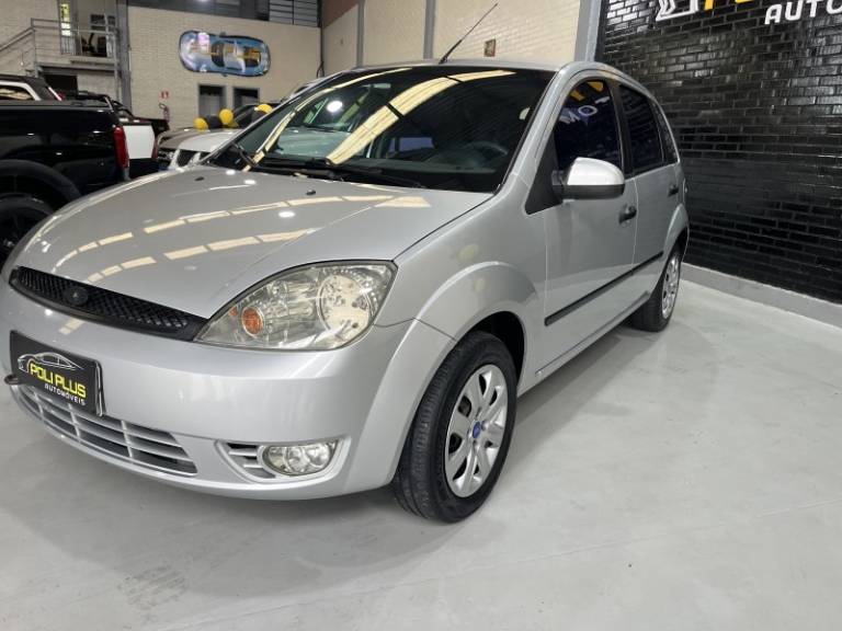 FORD - FIESTA - 2006/2007 - Prata - R$ 25.900,00