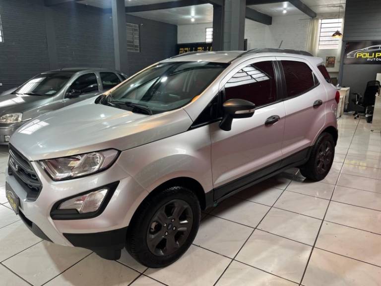 FORD - ECOSPORT - 2017/2018 - Prata - R$ 74.900,00