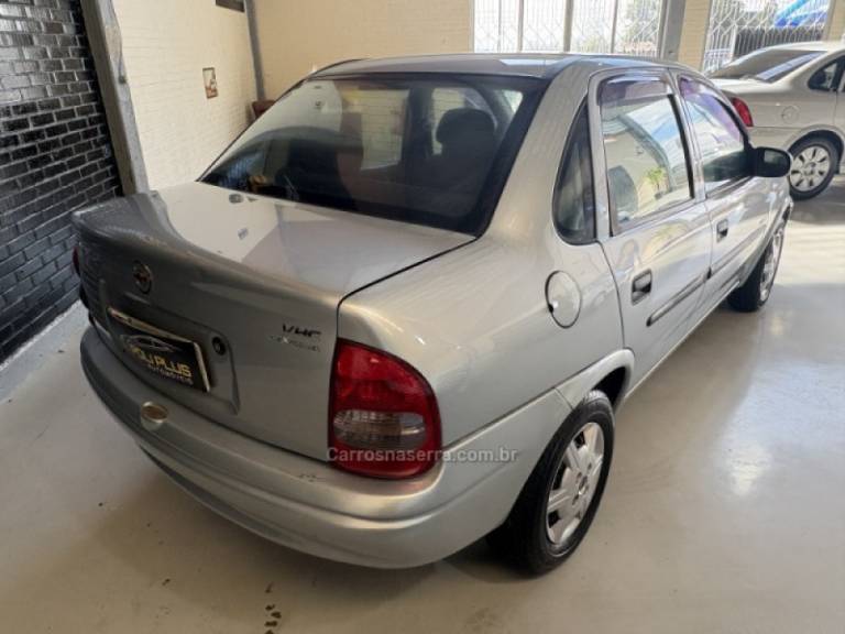 CHEVROLET - CLASSIC - 2008/2008 - Prata - R$ 21.900,00