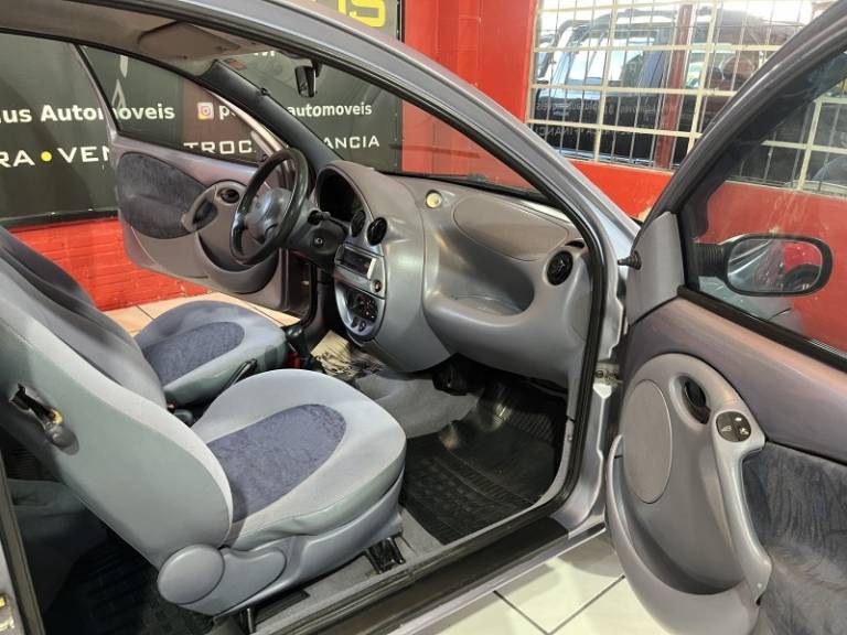 FORD - KA - 1998/1999 - Cinza - R$ 16.900,00