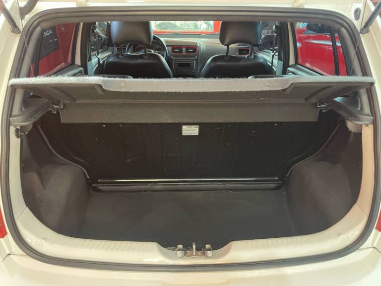 VOLKSWAGEN - FOX - 2013/2014 - Branca - R$ 43.900,00