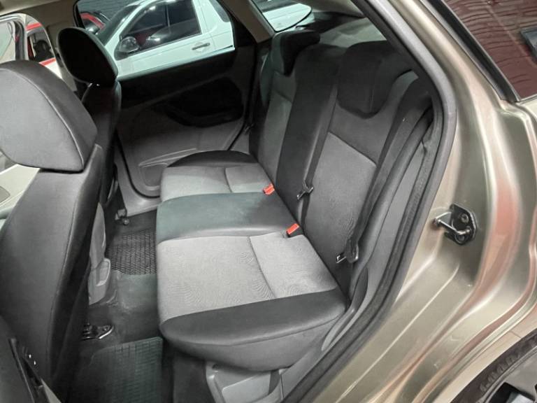 FORD - FOCUS - 2009/2009 - Prata - R$ 36.900,00