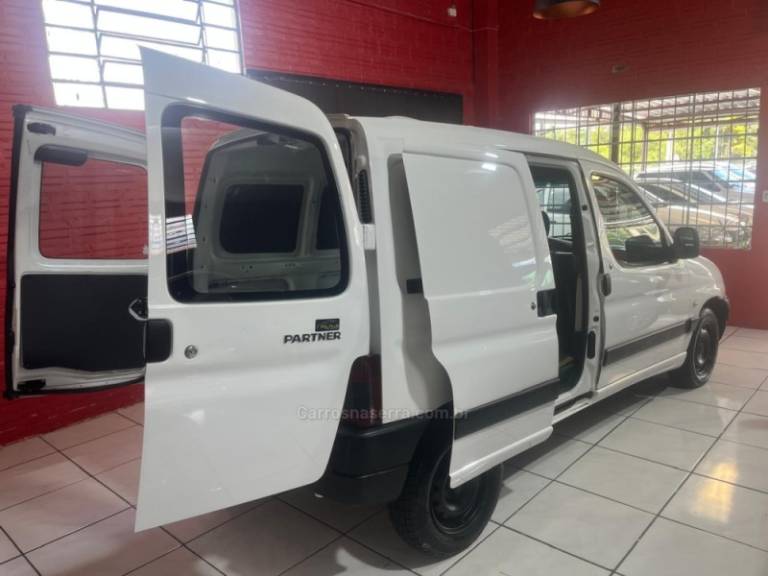 PEUGEOT - PARTNER - 2008/2008 - Branca - R$ 29.900,00
