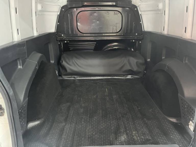 FIAT - FIORINO - 2017/2018 - Branca - R$ 68.900,00