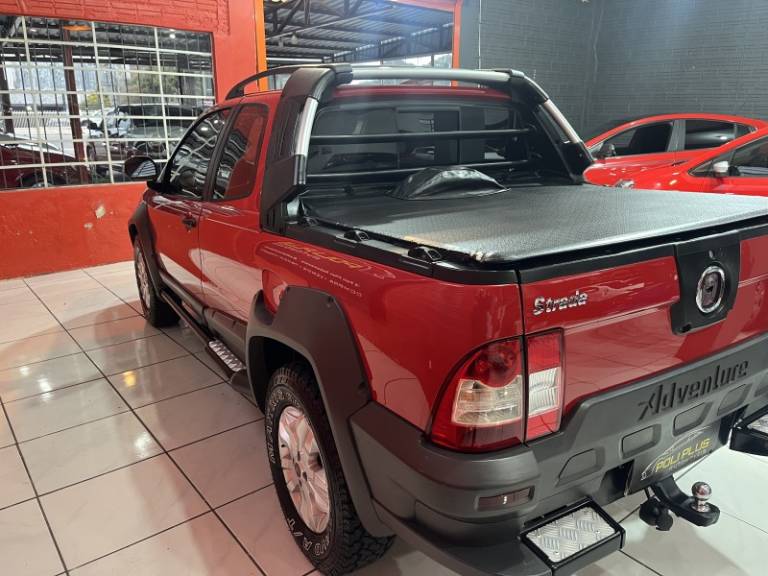FIAT - STRADA - 2012/2013 - Vermelha - R$ 58.900,00