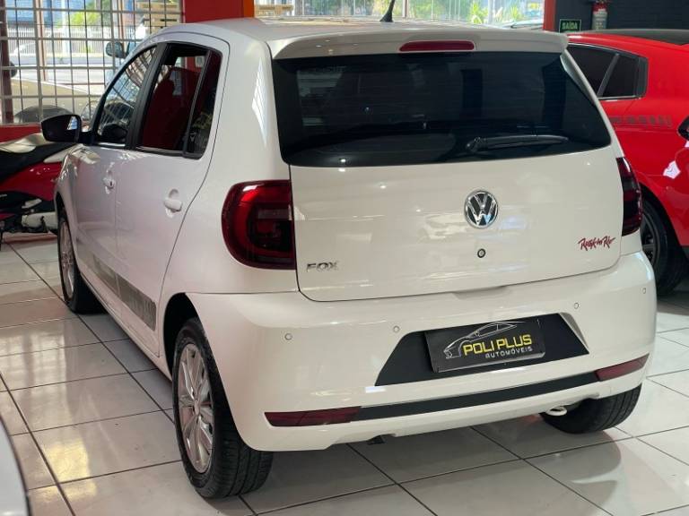 VOLKSWAGEN - FOX - 2013/2014 - Branca - R$ 43.900,00