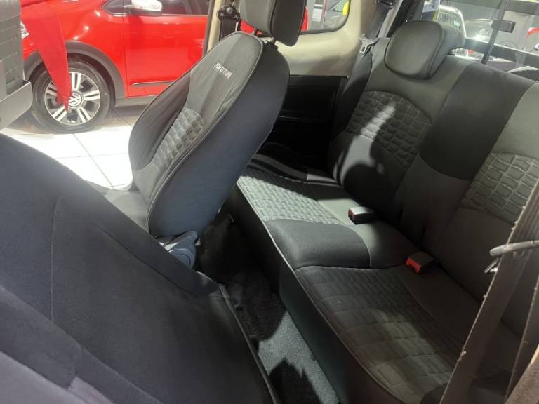 FIAT - STRADA - 2013/2013 - Prata - R$ 57.900,00