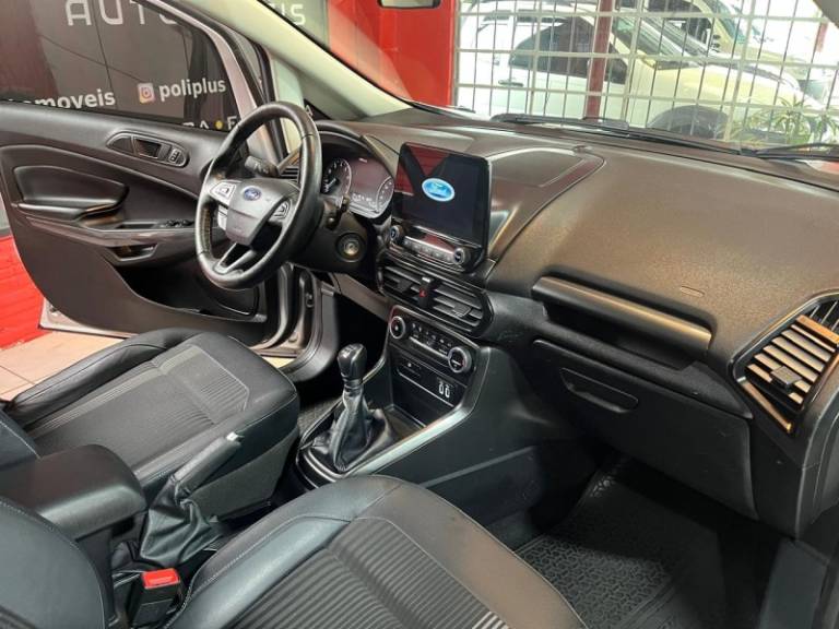 FORD - ECOSPORT - 2017/2018 - Prata - R$ 74.900,00