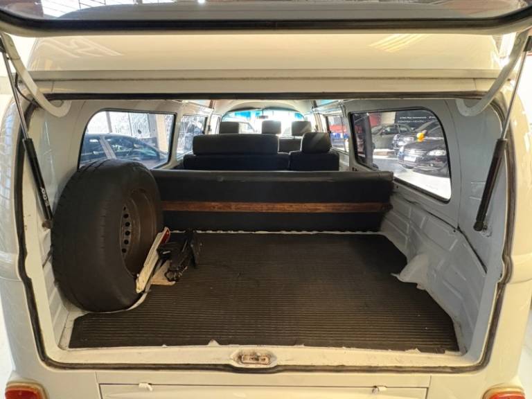 VOLKSWAGEN - KOMBI - 1999/2000 - Branca - R$ 31.900,00