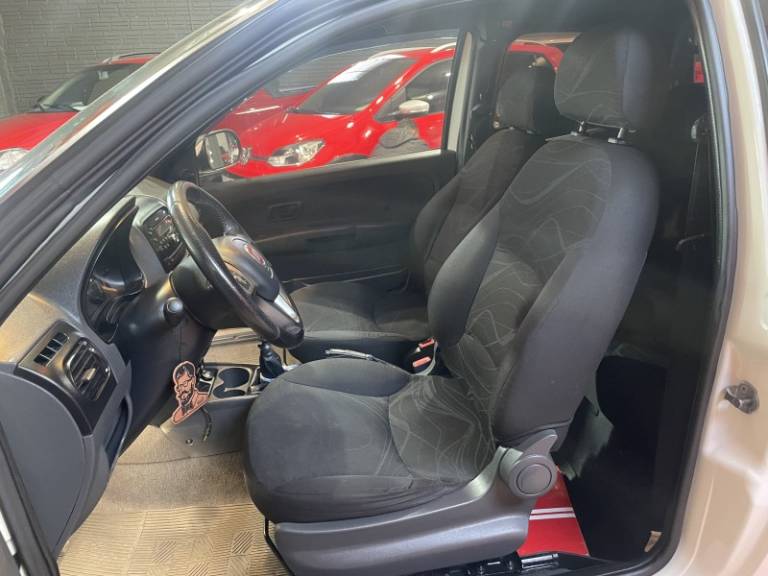 FIAT - STRADA - 2018/2018 - Branca - R$ 71.900,00
