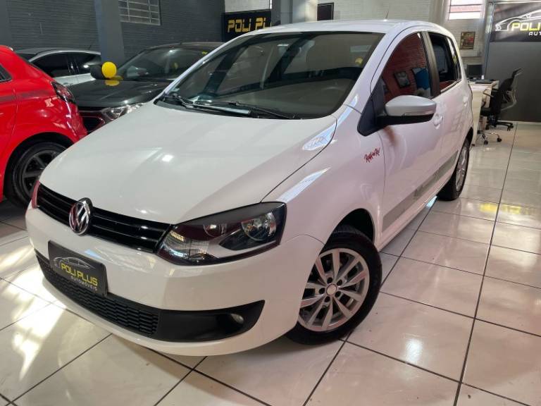VOLKSWAGEN - FOX - 2013/2014 - Branca - R$ 43.900,00