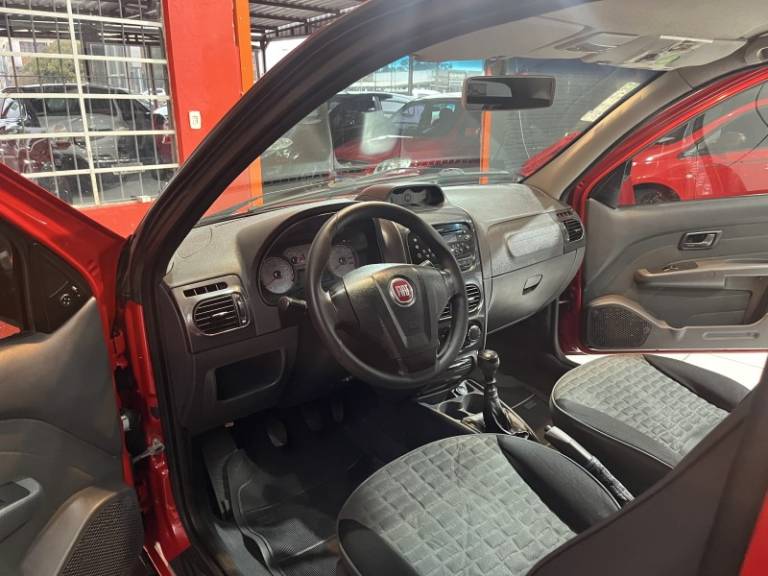 FIAT - STRADA - 2012/2013 - Vermelha - R$ 58.900,00