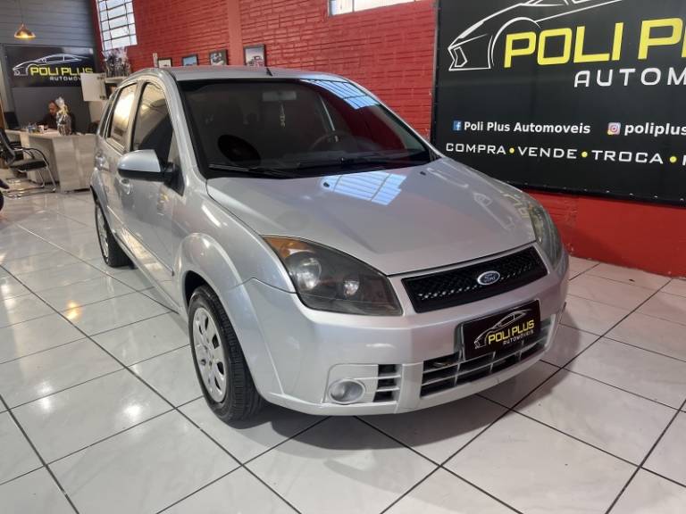 FORD - FIESTA - 2007/2008 - Prata - R$ 24.900,00
