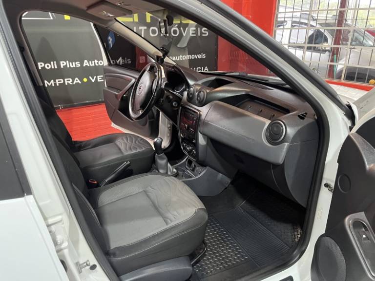 RENAULT - DUSTER - 2013/2014 - Branca - R$ 54.900,00