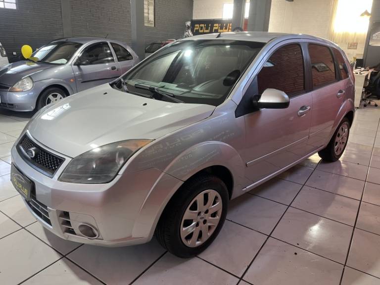 FORD - FIESTA - 2007/2008 - Prata - R$ 24.900,00