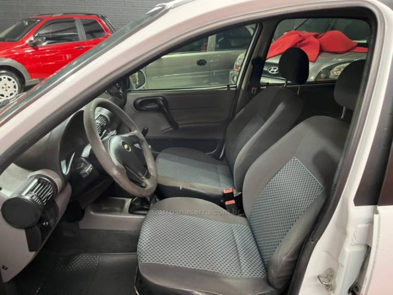 CHEVROLET - CLASSIC - 2011/2012 - Branca - R$ 23.900,00