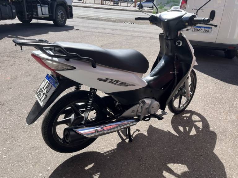 HONDA - BIZ 125 - 2008/2009 - Branca - R$ 9.900,00