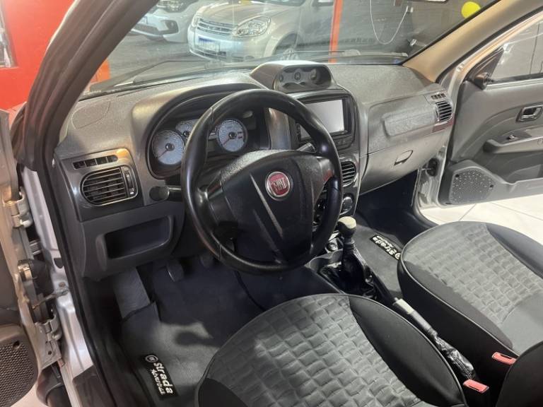 FIAT - STRADA - 2013/2013 - Prata - R$ 57.900,00