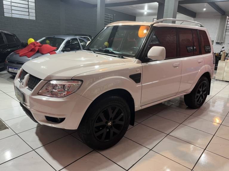 MITSUBISHI - PAJERO TR4 - 2014/2015 - Branca - R$ 67.900,00