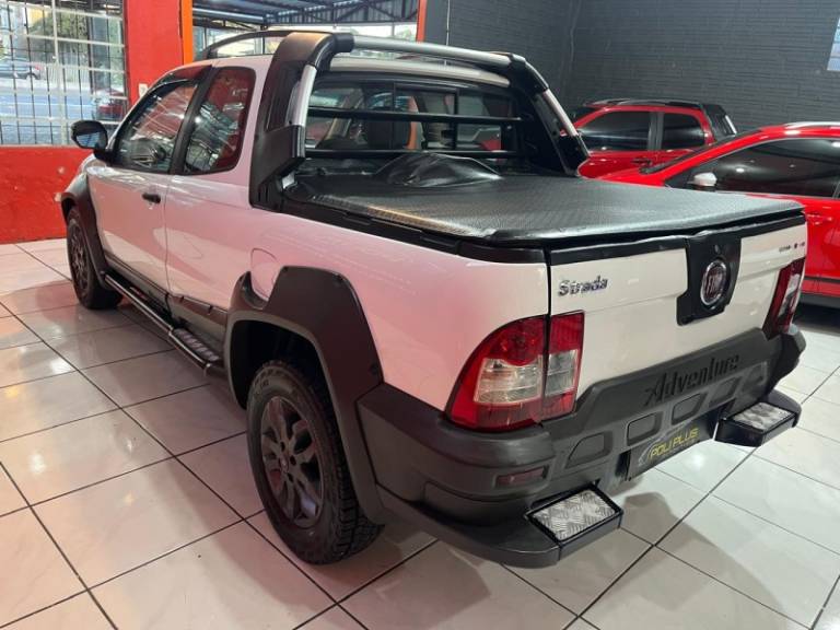 FIAT - STRADA - 2012/2013 - Branca - R$ 57.900,00