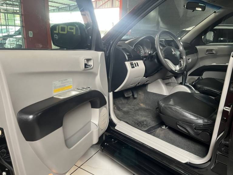 MITSUBISHI - L200 TRITON - 2009/2010 - Preta - R$ 94.900,00