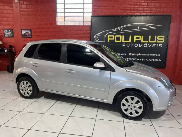 FORD - FIESTA - 2007/2008 - Prata - R$ 24.900,00