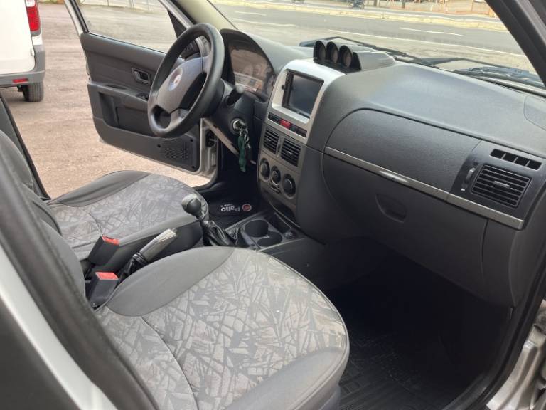 FIAT - PALIO - 2009/2009 - Prata - R$ 39.900,00