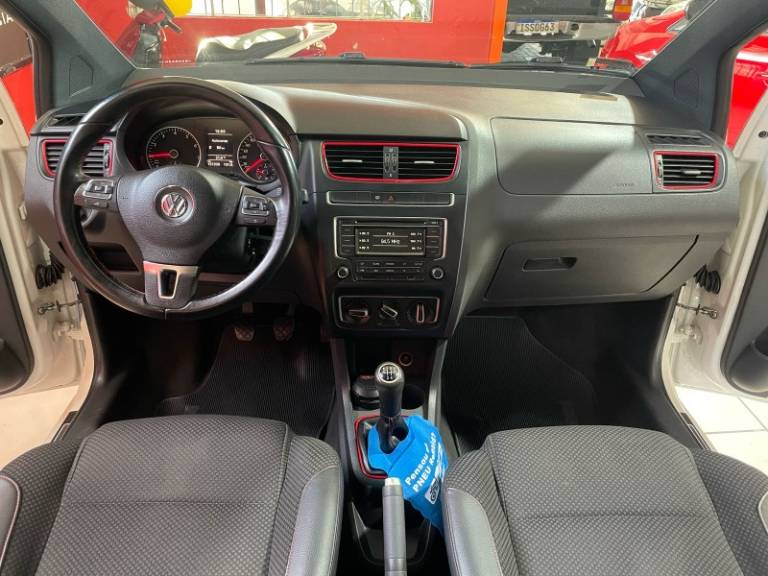 VOLKSWAGEN - FOX - 2013/2014 - Branca - R$ 43.900,00