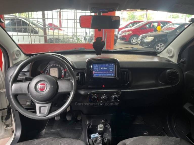 FIAT - MOBI - 2017/2018 - Branca - R$ 43.900,00