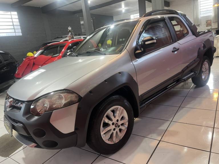 FIAT - STRADA - 2013/2013 - Prata - R$ 57.900,00