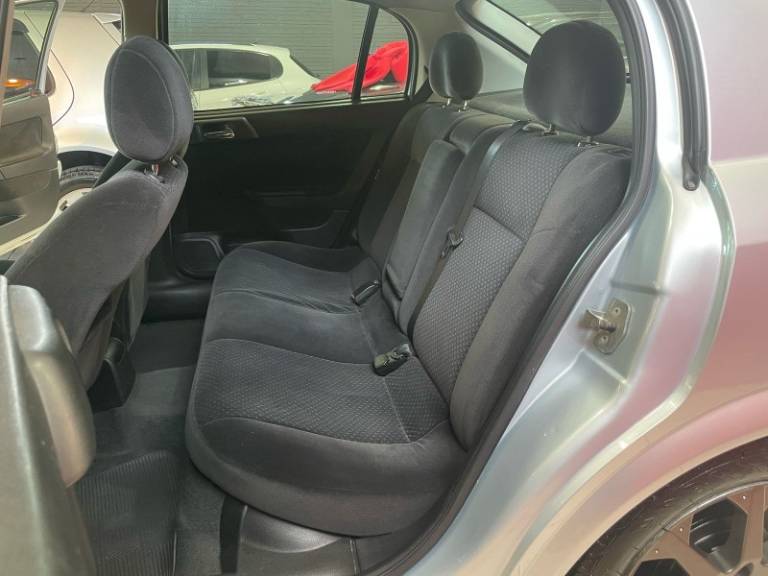 CHEVROLET - ASTRA - 2011/2011 - Prata - R$ 37.900,00