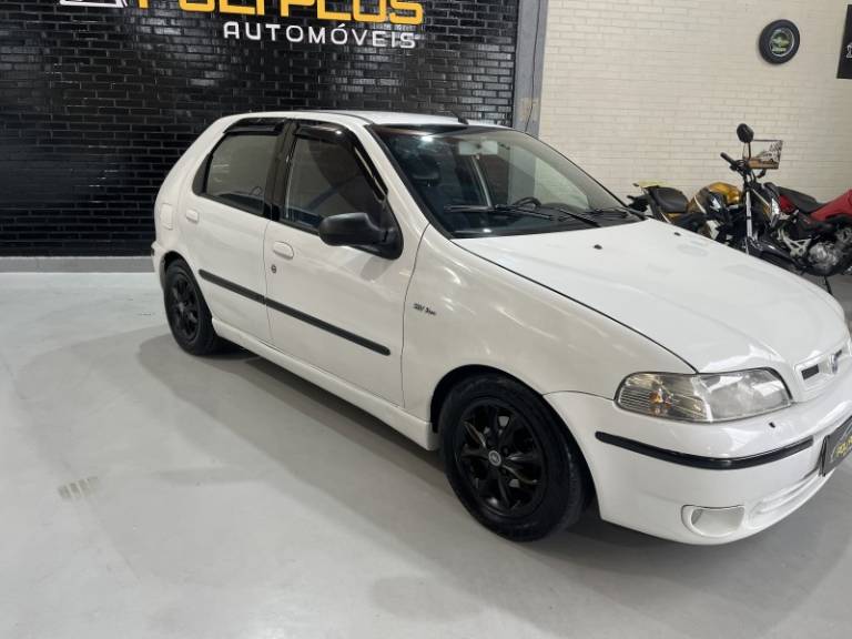FIAT - PALIO - 2002/2002 - Branca - R$ 21.900,00