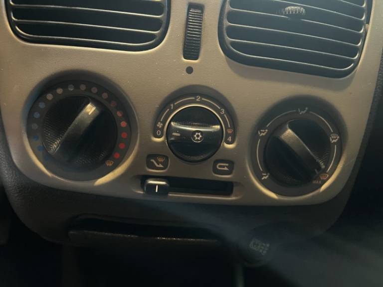 FIAT - PALIO - 2004/2005 - Vermelha - R$ 24.900,00