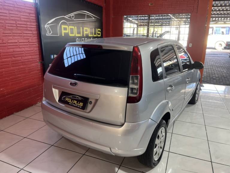 FORD - FIESTA - 2007/2008 - Prata - R$ 24.900,00