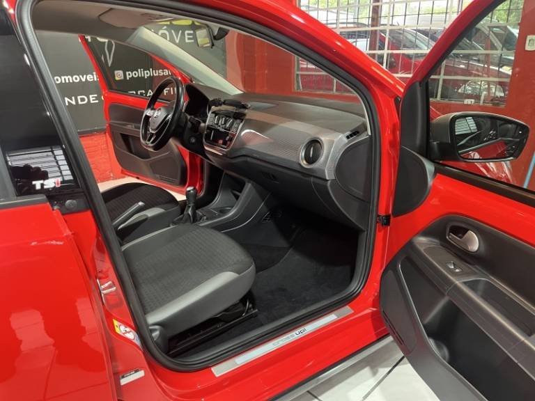 VOLKSWAGEN - UP - 2018/2019 - Vermelha - R$ 68.900,00