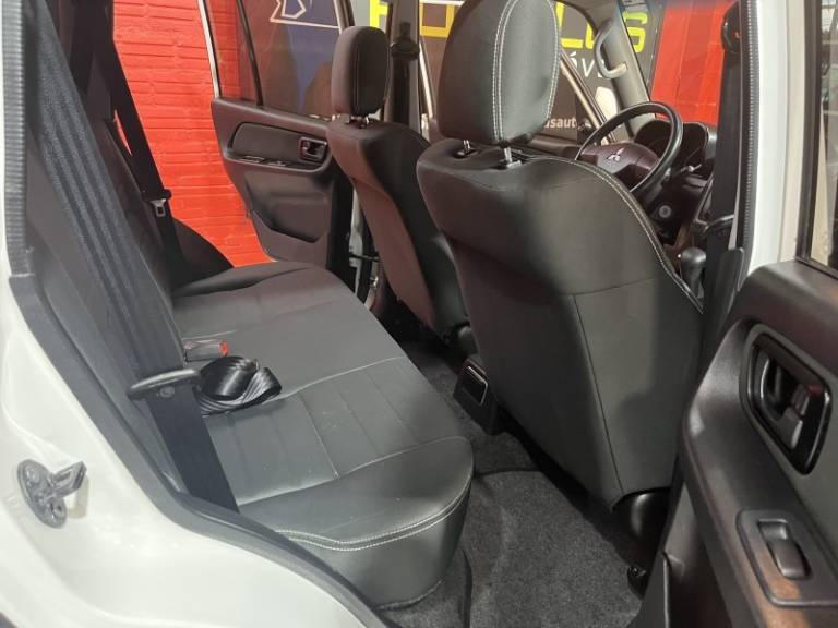 MITSUBISHI - PAJERO TR4 - 2014/2015 - Branca - R$ 67.900,00