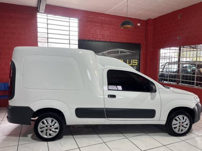 FIAT - FIORINO - 2017/2018 - Branca - R$ 68.900,00