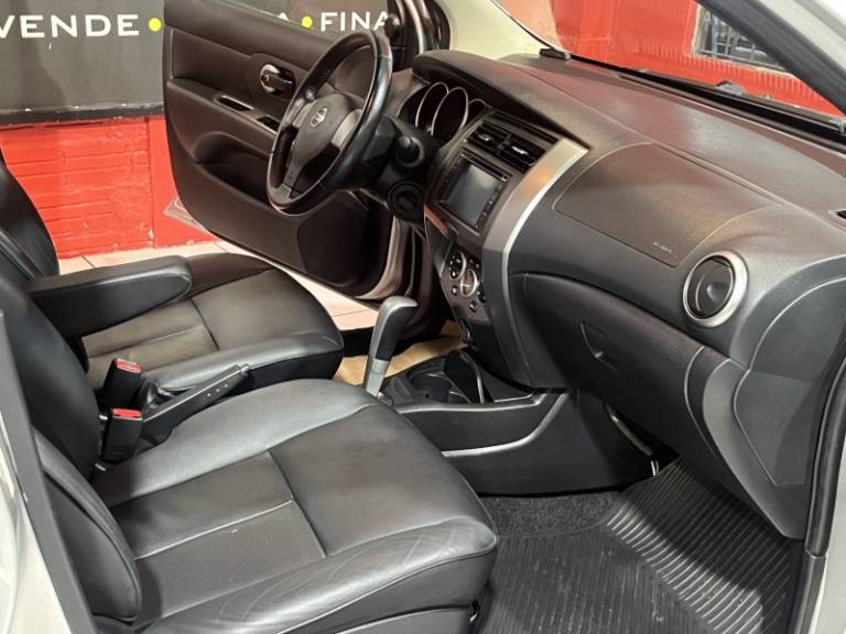 NISSAN - GRAND LIVINA - 2014/2014 - Prata - R$ 51.900,00