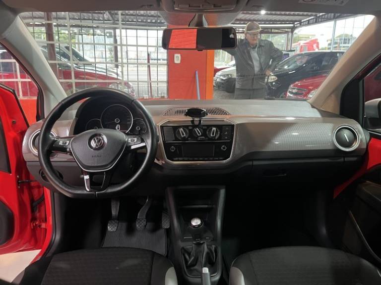 VOLKSWAGEN - UP - 2018/2019 - Vermelha - R$ 68.900,00