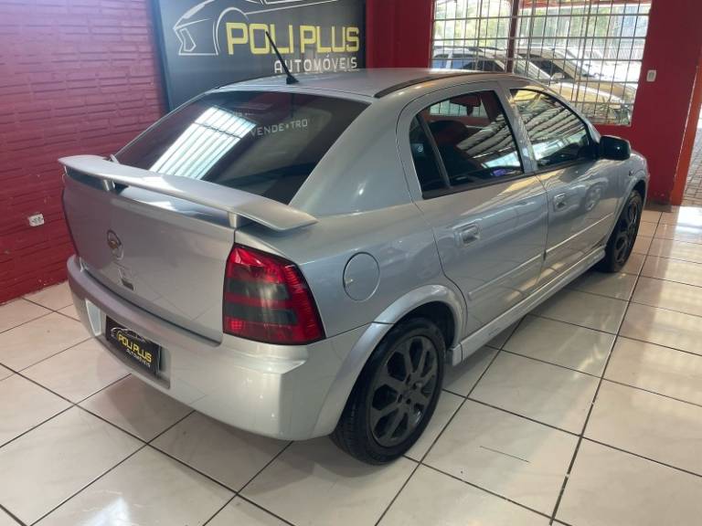 CHEVROLET - ASTRA - 2011/2011 - Prata - R$ 37.900,00