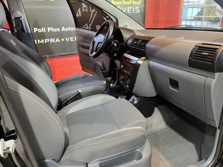 VOLKSWAGEN - SPACEFOX - 2009/2010 - Preta - R$ 36.900,00