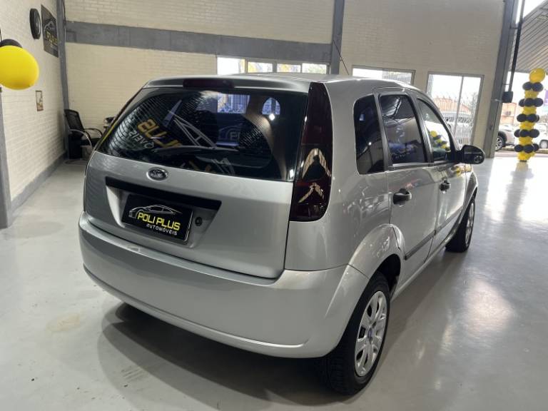 FORD - FIESTA - 2006/2007 - Prata - R$ 25.900,00