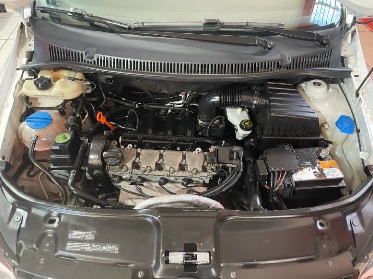 VOLKSWAGEN - FOX - 2013/2014 - Branca - R$ 43.900,00