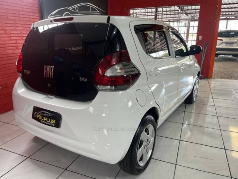 FIAT - MOBI - 2017/2018 - Branca - R$ 43.900,00