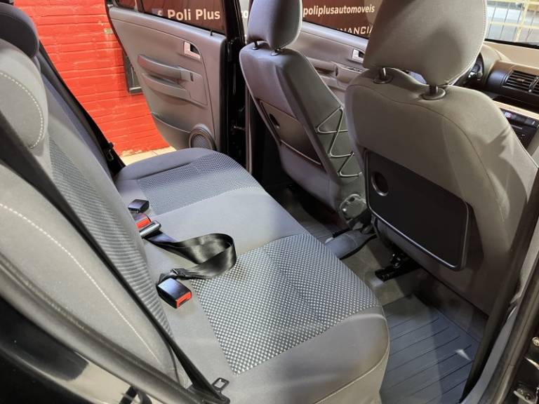 VOLKSWAGEN - SPACEFOX - 2009/2010 - Preta - R$ 36.900,00