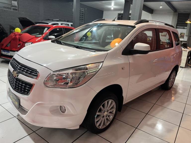 CHEVROLET - SPIN - 2013/2014 - Branca - R$ 46.900,00