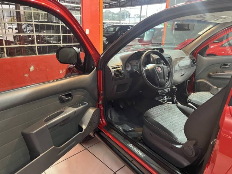 FIAT - STRADA - 2012/2013 - Vermelha - R$ 58.900,00