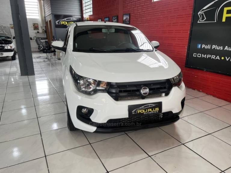FIAT - MOBI - 2017/2018 - Branca - R$ 43.900,00