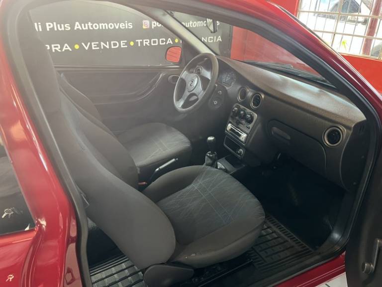 CHEVROLET - CELTA - 2004/2004 - Vermelha - R$ 17.900,00
